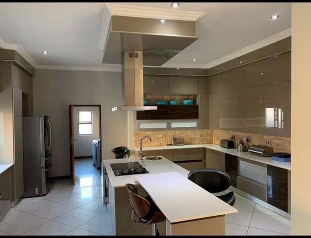 6 BEDROOM HOUSE FOR SALE IN SAVANNAH COUNTRY ESTATE